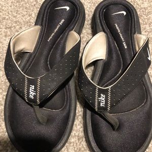 Nike comfort footbed sandals
